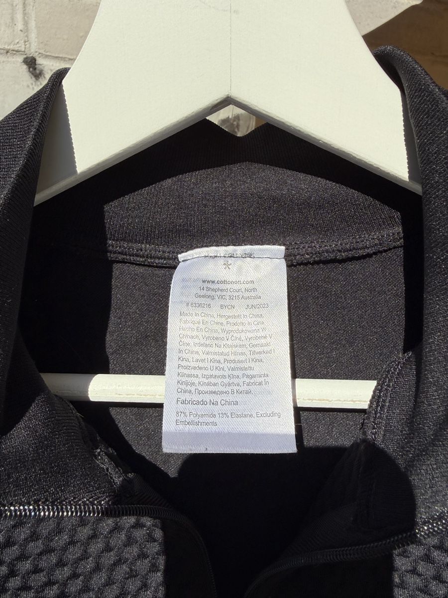 Pullover & Sweatshirts: Sportoberteil schwarz – Gebraucht aus Münchenbuchsee von na_sch3053 2
