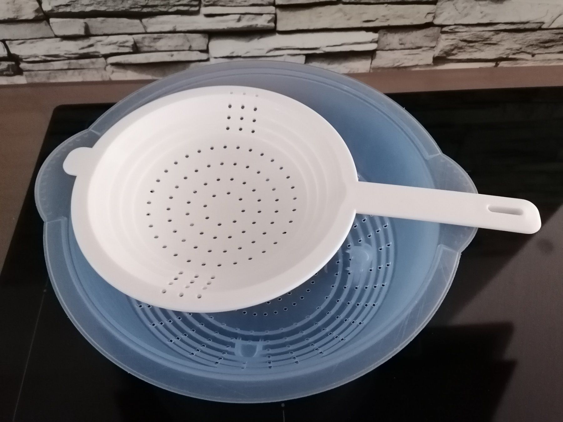 Poêles: Grillpfanne SPRING + 2 Küchensiebe + Behälter TUPPERWARE – D'occasion à St. Margarethen TG par Mapy1 2