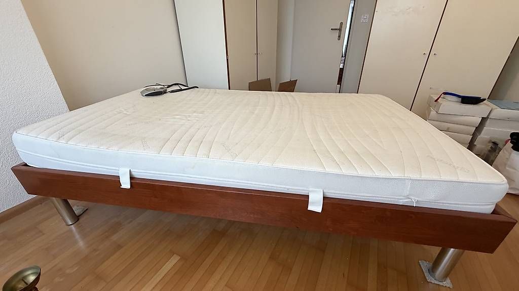 Hülsta Letti: Bett, elektrisch verstellbar – Usato da Muttenz venduto da lillizoo
