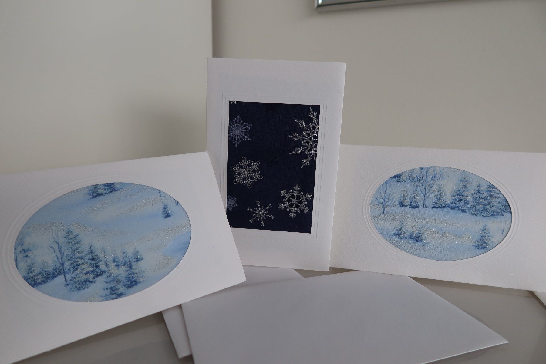 Cartoline: Set: 3 Weihnachtskarten mit Stoff (Doppelkarten/Kuverts) – Nuovo e nell'imballaggio originale da Zürich venduto da Piki7