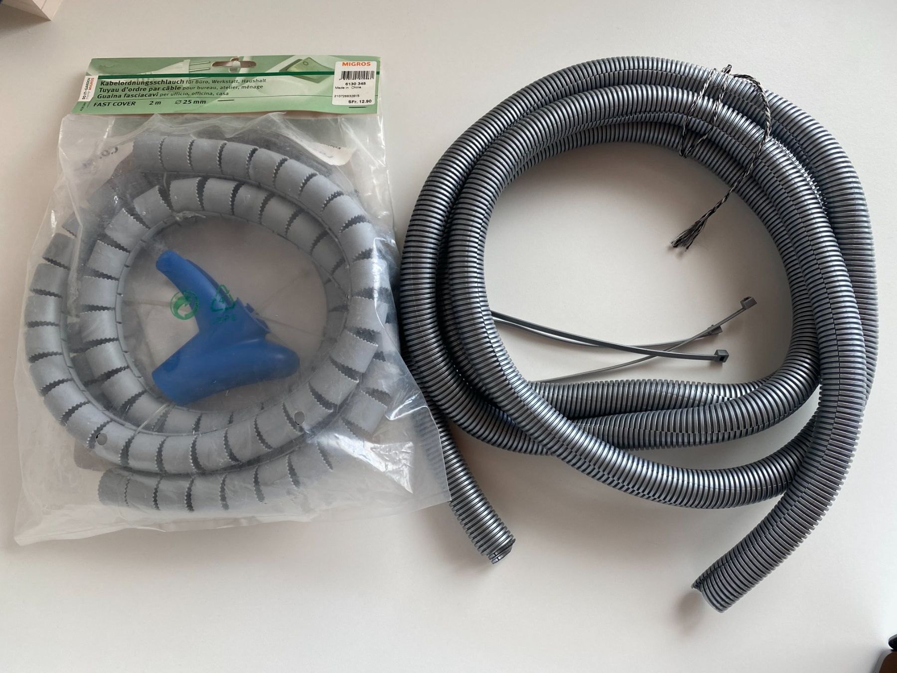 Tuyaux & tubes: Kabelordnungsschlauch 2 m plus 3,3 m – Neuf avec emballage d'origine à Wagen par 20Ricola18