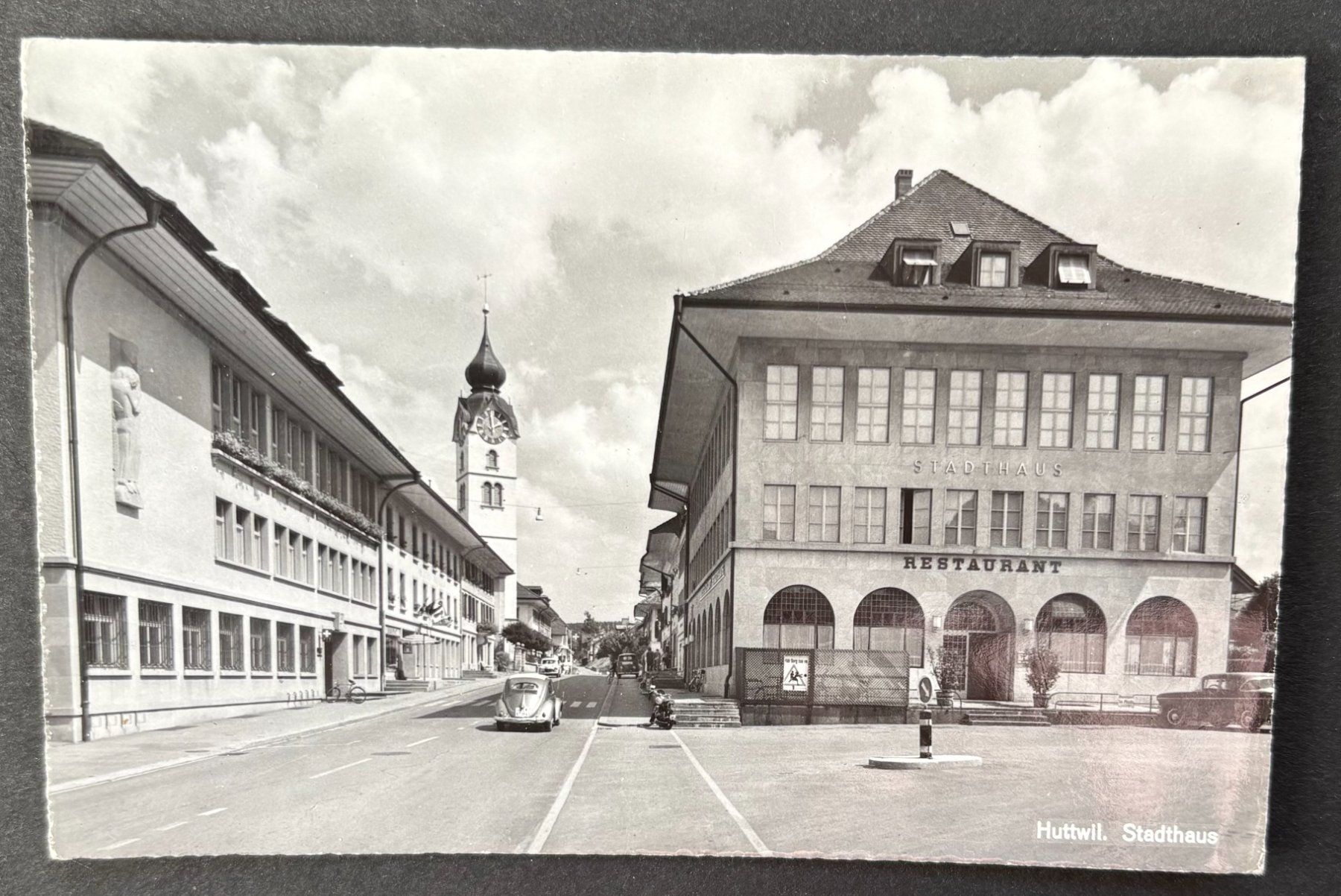 Cartoline postali: ANSICHTSKARTE HUTTWIL STADTHAUS – Usato da Ostermundigen venduto da crazy-horse-1840