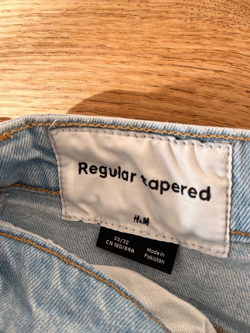 H&M Jeans: Regular Tapered Jeans, hellblau – Usato da Bern venduto da julian.k97 2