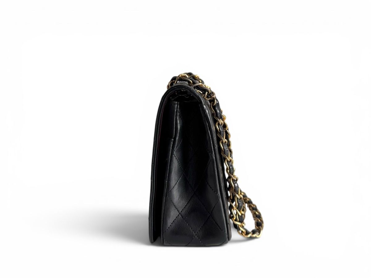 Chanel Borse da donna: CHANEL Lambskin Quilted Small Single Flap Tasche – Usato da Kriens venduto da hannaandkiko 2