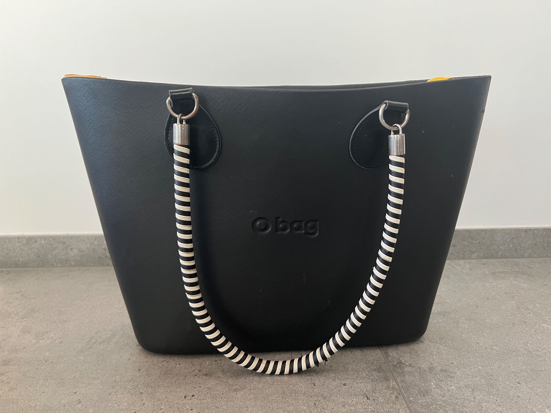 Obag Borse da donna: Obag black with striped handles – Usato da Cama venduto da UnleashdByAna 1