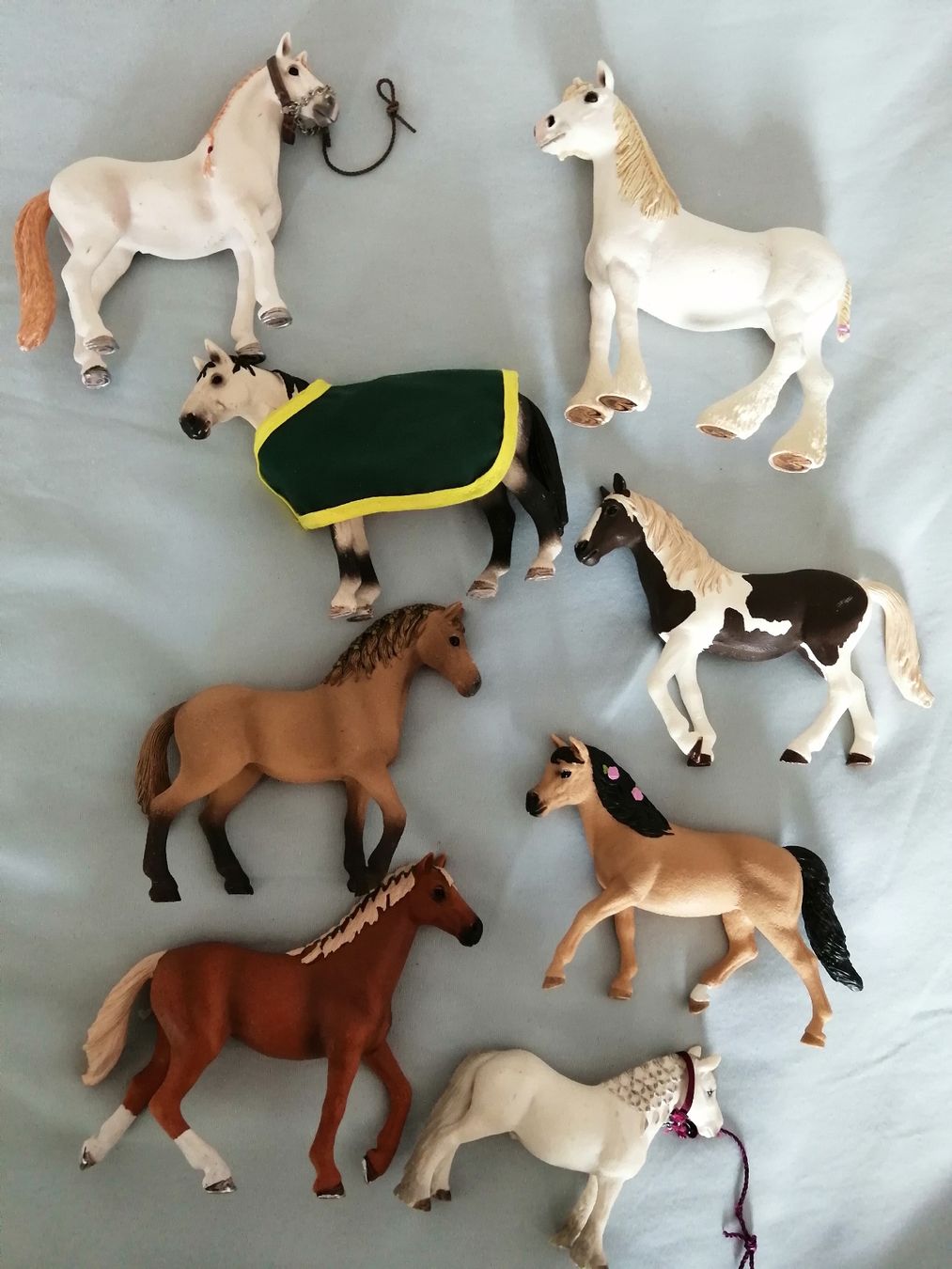 Schleich Giocattoli: 8 Schleich Pferde mit geschmückter Mähne – Nuovo (secondo la descrizione) da Wettingen venduto da penelope39