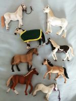 8 Schleich Pferde mit geschmückter Mähne