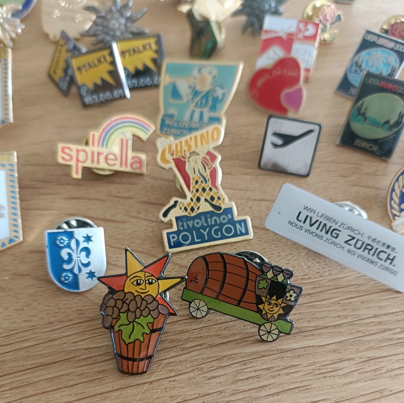 Placchette & Badge: Diverse Pins – Usato da Wallisellen venduto da plast01 2