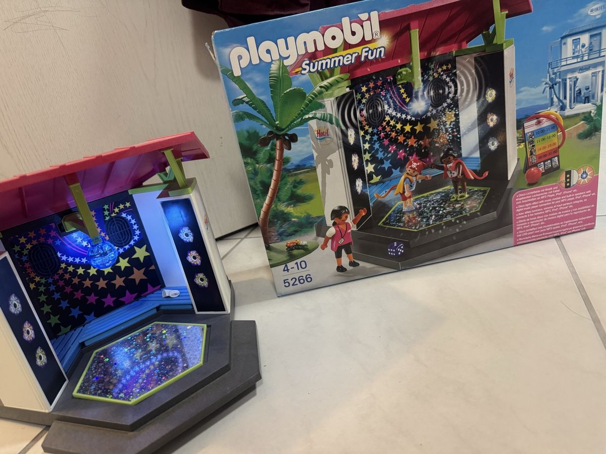 Playmobil Giocattoli: Playmobil Disco mit Aux Kabel – Usato da Muhen venduto da lia_8nby 1