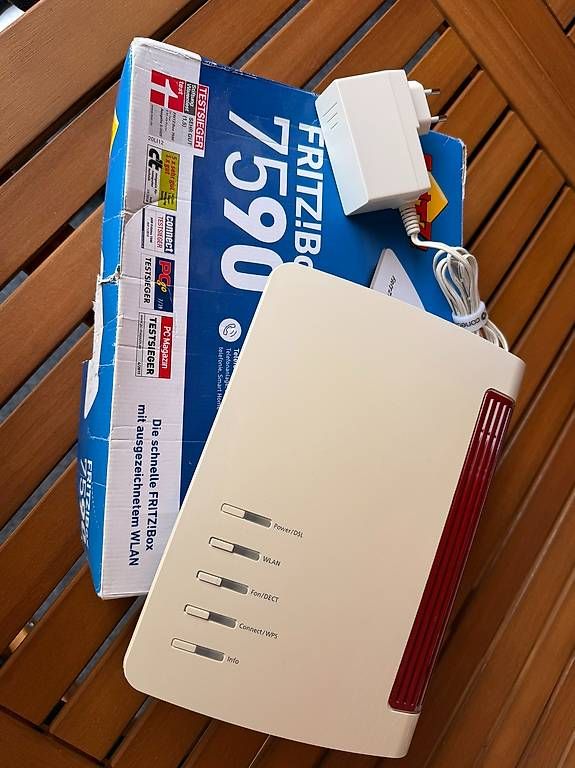 Avm Modem & Router: FRITZBox 7590 gebraucht – Usato da Therwil venduto da dischelle