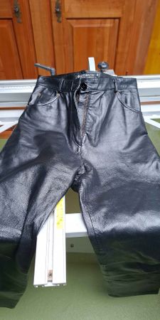 Coole Lederhose von Authentic, Grösse 40, Schwarz Top Damen.