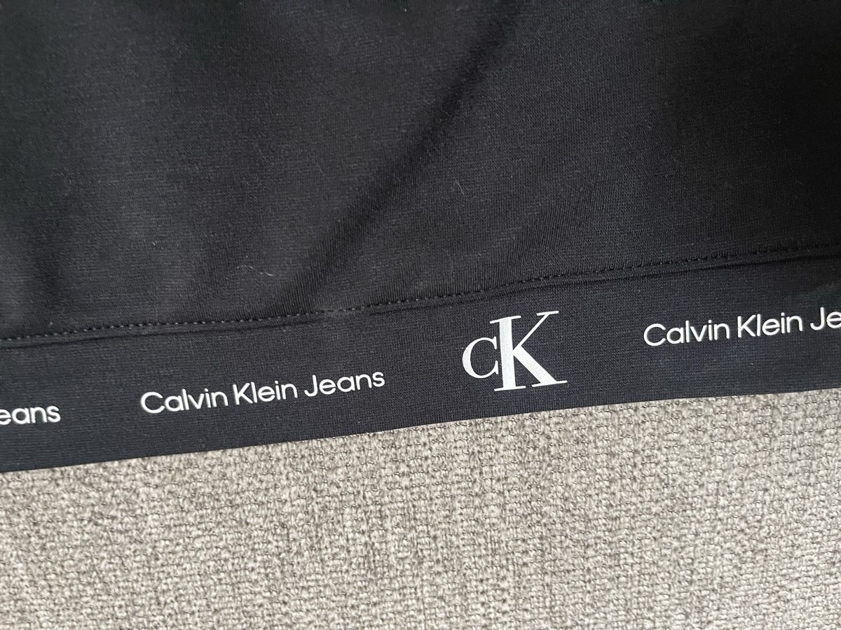 Calvin Klein T-shirt: Damen Pullover Calvin Klein Jeans schwarz Grösse S – Nuovo (secondo la descrizione) da Basel venduto da Mimolinatag 2