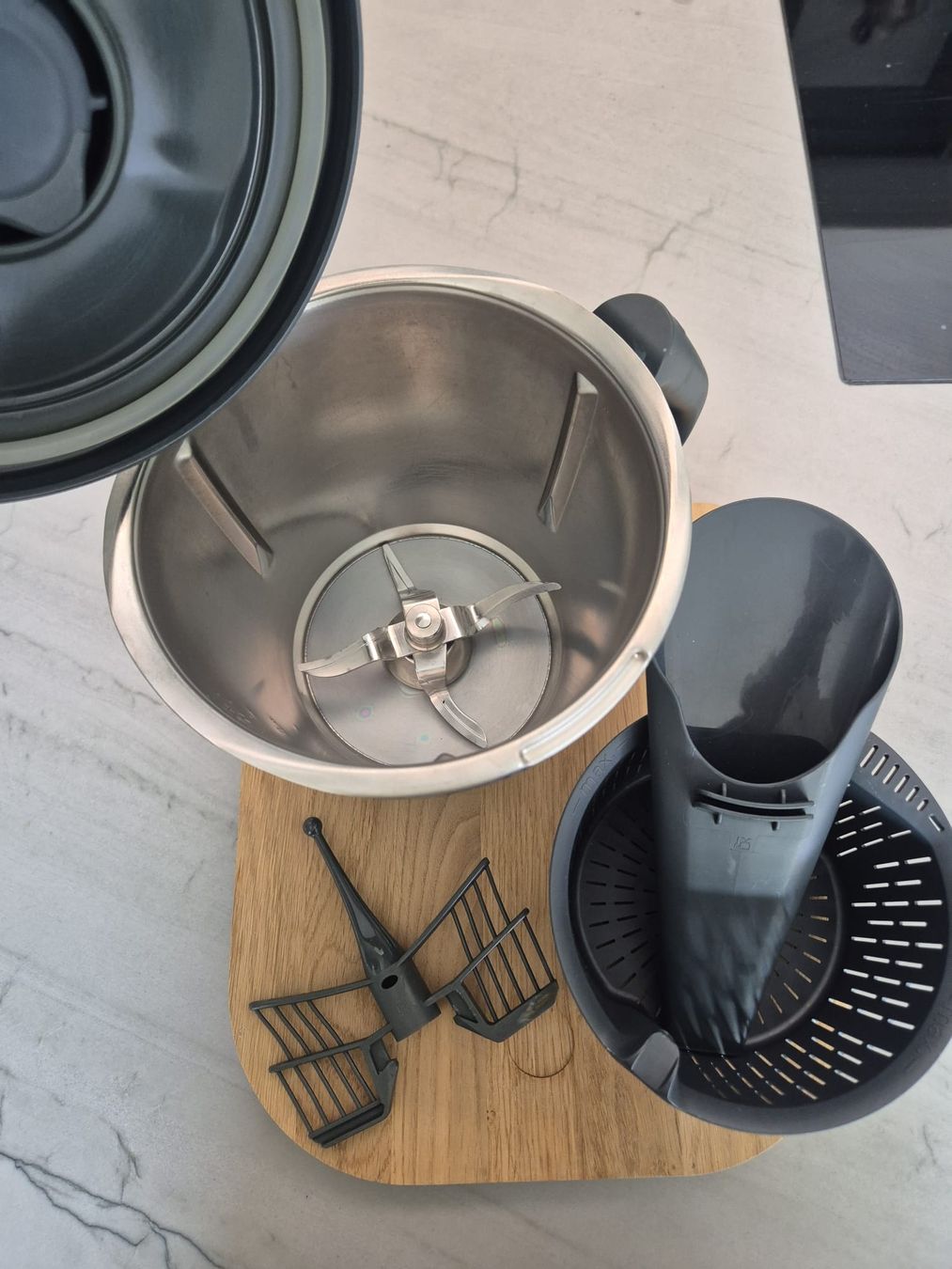 Thermomix Küchengeräte: TM 5 Topf mit Zubehör  – Gebraucht aus Altnau von MRocky1 1