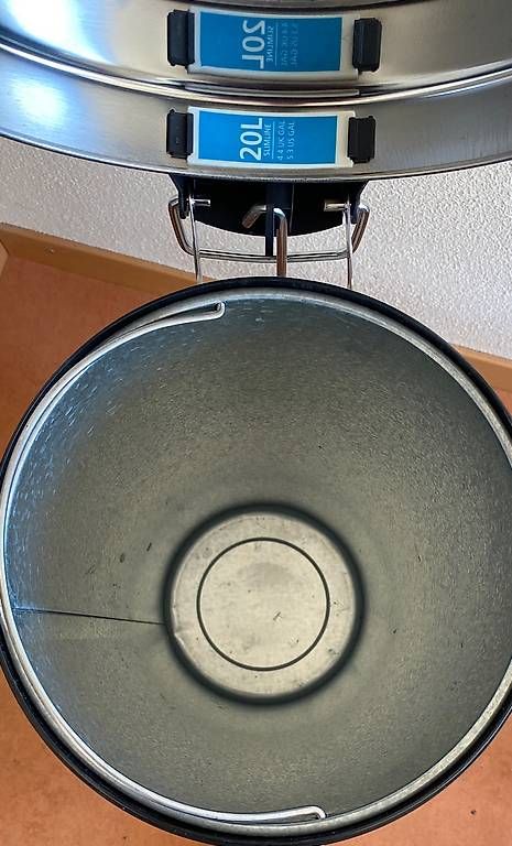 Brabantia Cestini per rifiuti: BRABANTIA Treteimer 20 Liter Slimline – Usato da Urdorf venduto da Resumasa 2
