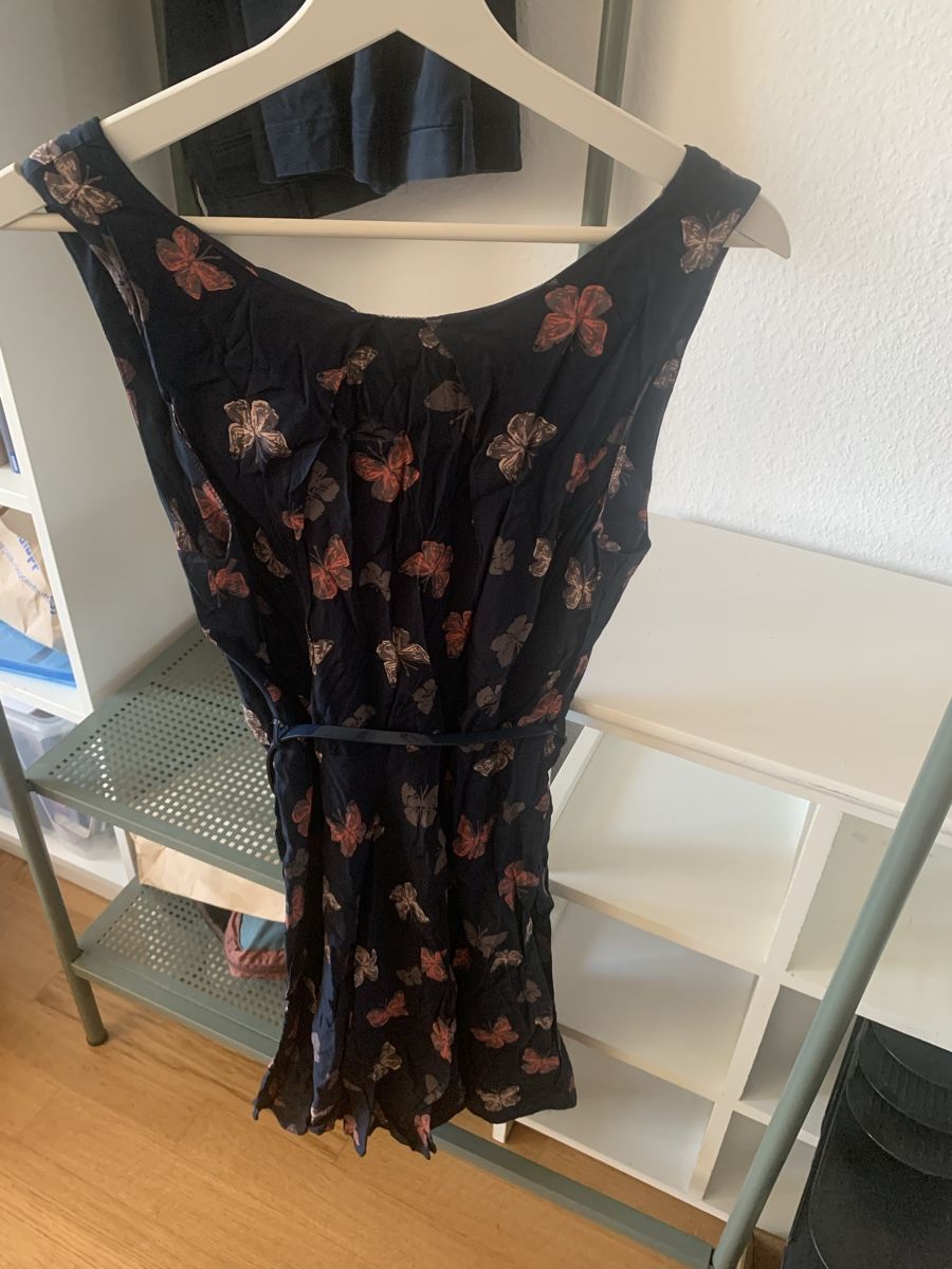 Vestiti: Apricot Kleid mit Schmetterlingprint – Nuovo (secondo la descrizione) da Basel venduto da ari_xy65