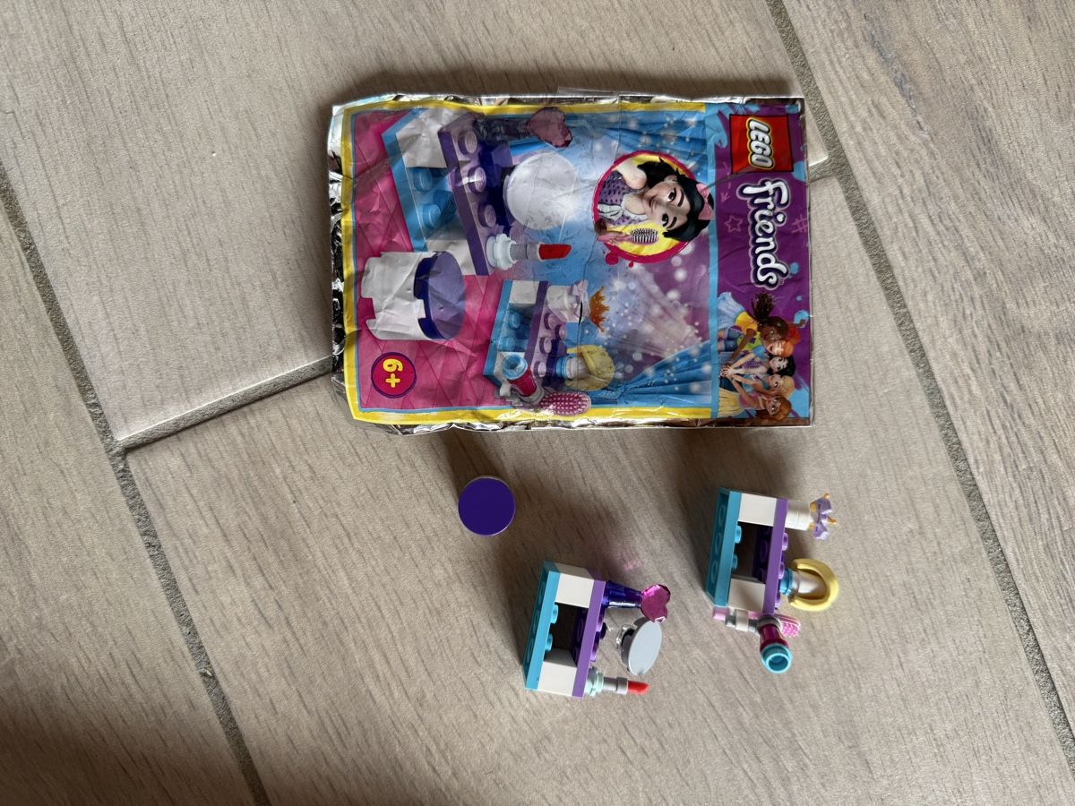 Lego Jouets: 2 sets accessoires Lego Friends  – D'occasion à Neuchâtel par louissiffert