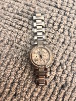 Elegante Guess Damenuhr mit Strass, neuwertig, Top Zustand