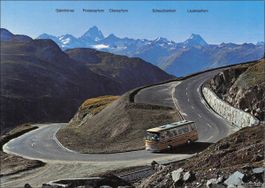 Nufenenpass // Bus Autobus Kurve Oldtimer Reisebus Bus