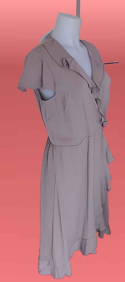 Vestiti: Elegantes Wickelkleid mit Volants NEU – Nuovo e nell'imballaggio originale da Aarburg venduto da Hystoria 2
