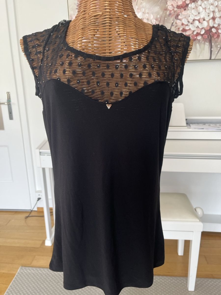 Guess Tops: Guess Top schwarz mit Spitze, 38 – Gebraucht aus Solothurn von Bobesch08