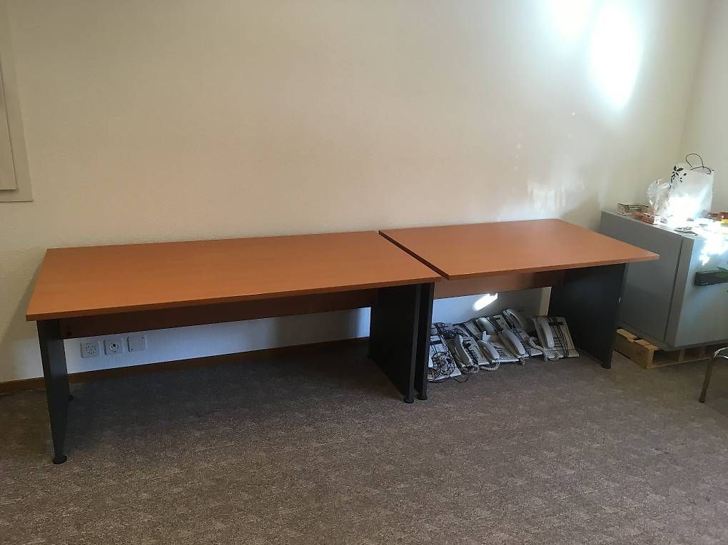 Scrivanie: A vendre mobilier de bureau – Usato da Avry-sur-Matran venduto da DBxx