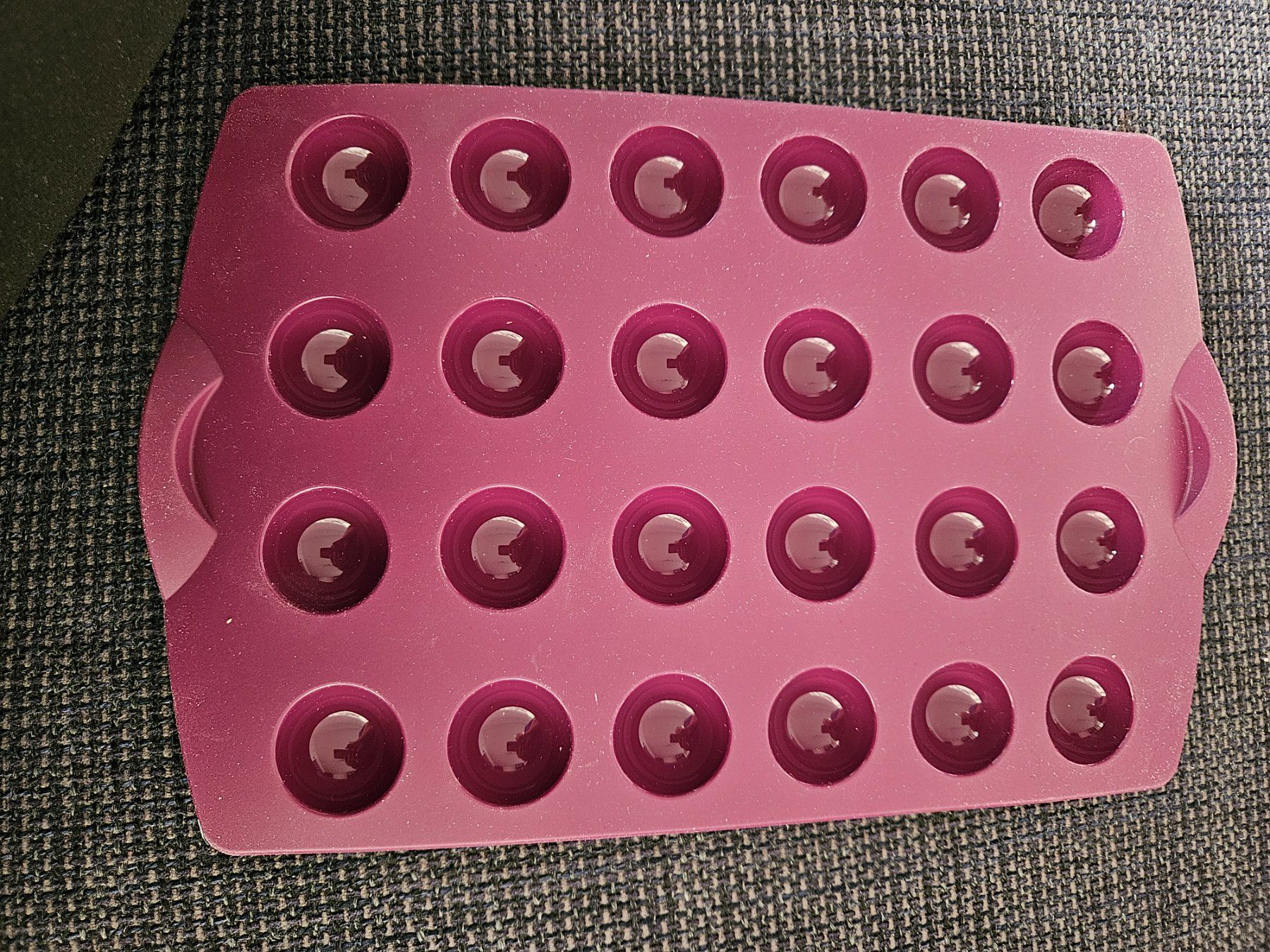 Tupperware Backformen: Tupperware Silikon Backform – Neu (gemäss Beschreibung) aus Pratteln von bienemaja50