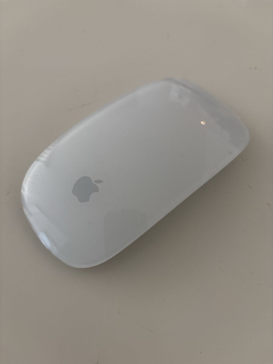 Apple Souris: Apple Magic Mouse gebraucht mit Batteriefach – D'occasion à Thusis par KultSticker