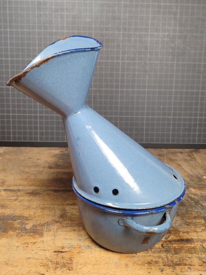 Attrezzature mediche: Wunderschöner alter Inhalator emailiert – Usato da Gelterkinden venduto da MYSTOREFORYOU4460