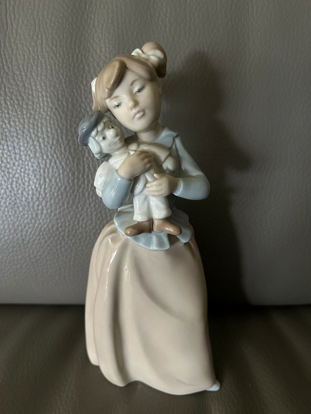 Lladro Statuette: Statua Lladro "bimba con pupazzo" – Usato da Melano venduto da H-Sara