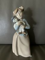 Statua Lladro "bimba con pupazzo"