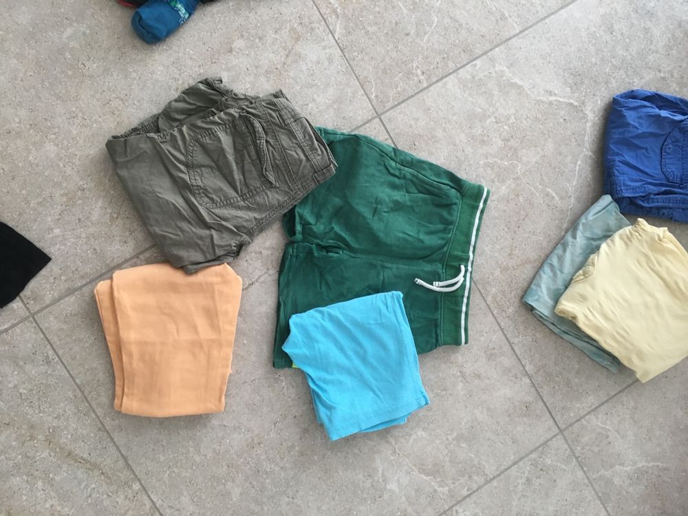 Ensembles coordonnés: 135 Teile Jungen-Kleider Paket, Gr.122-128, alles komplett! – D'occasion à Gächlingen par Tara_devi 7