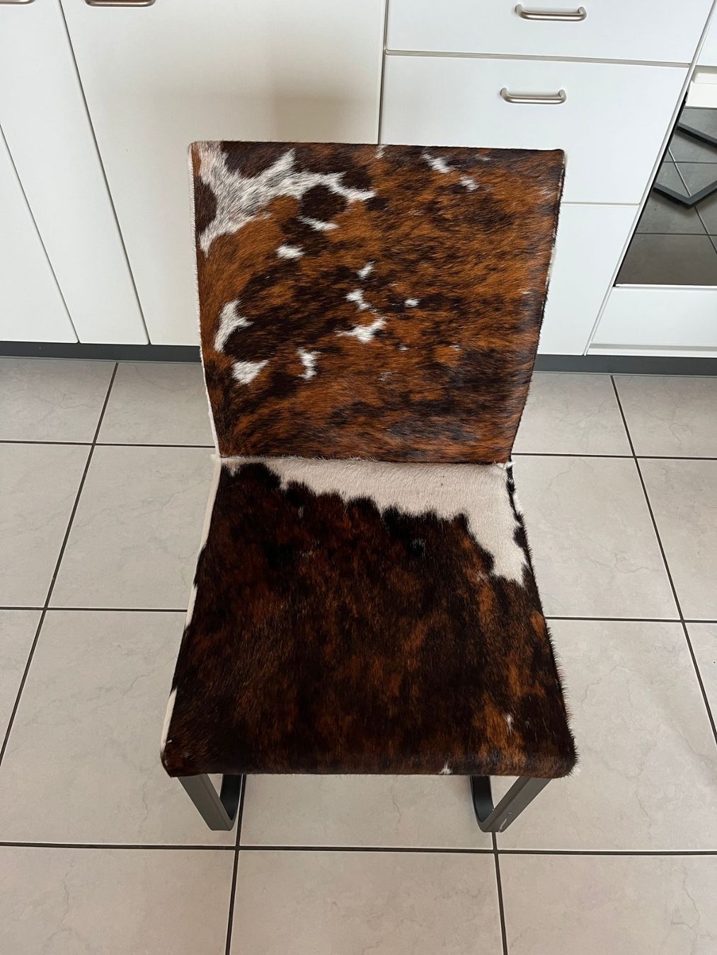 Sedie: Designer Freischwinger Stühle mit Kuhfell – Usato da Lungern venduto da Scastis