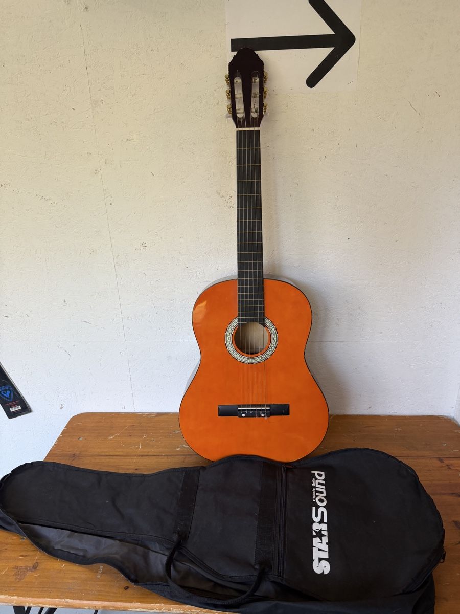 Strumenti musicali: Konzertgitarre mit Tasche – Usato da Gurmels venduto da SwissShop21