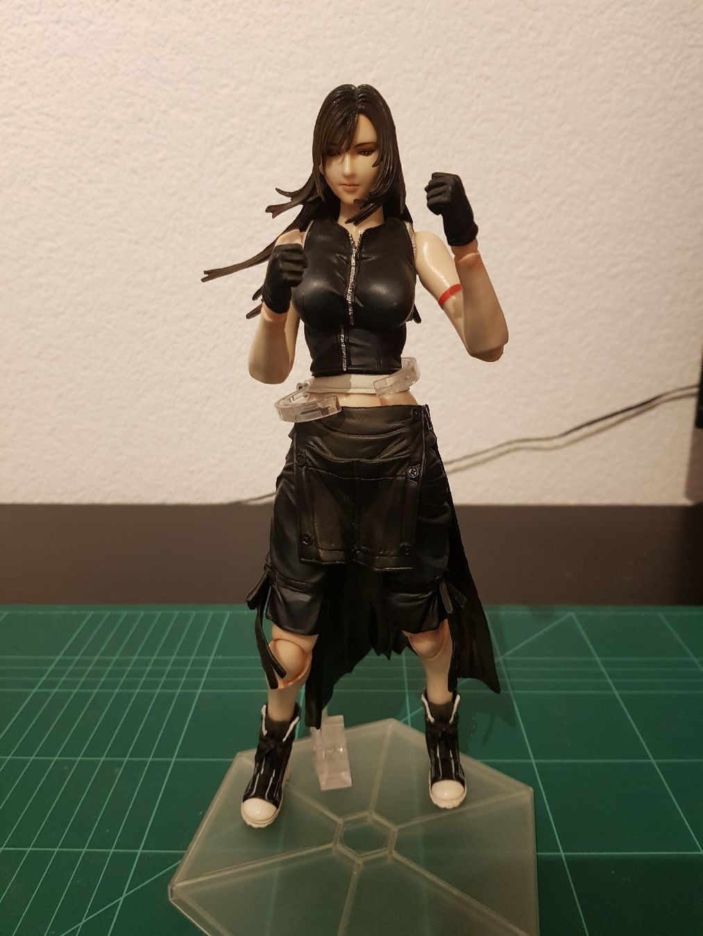 Statuette: Play Arts Action Figure Tifa Lockhart – Usato da Niedergösgen venduto da Kamui8