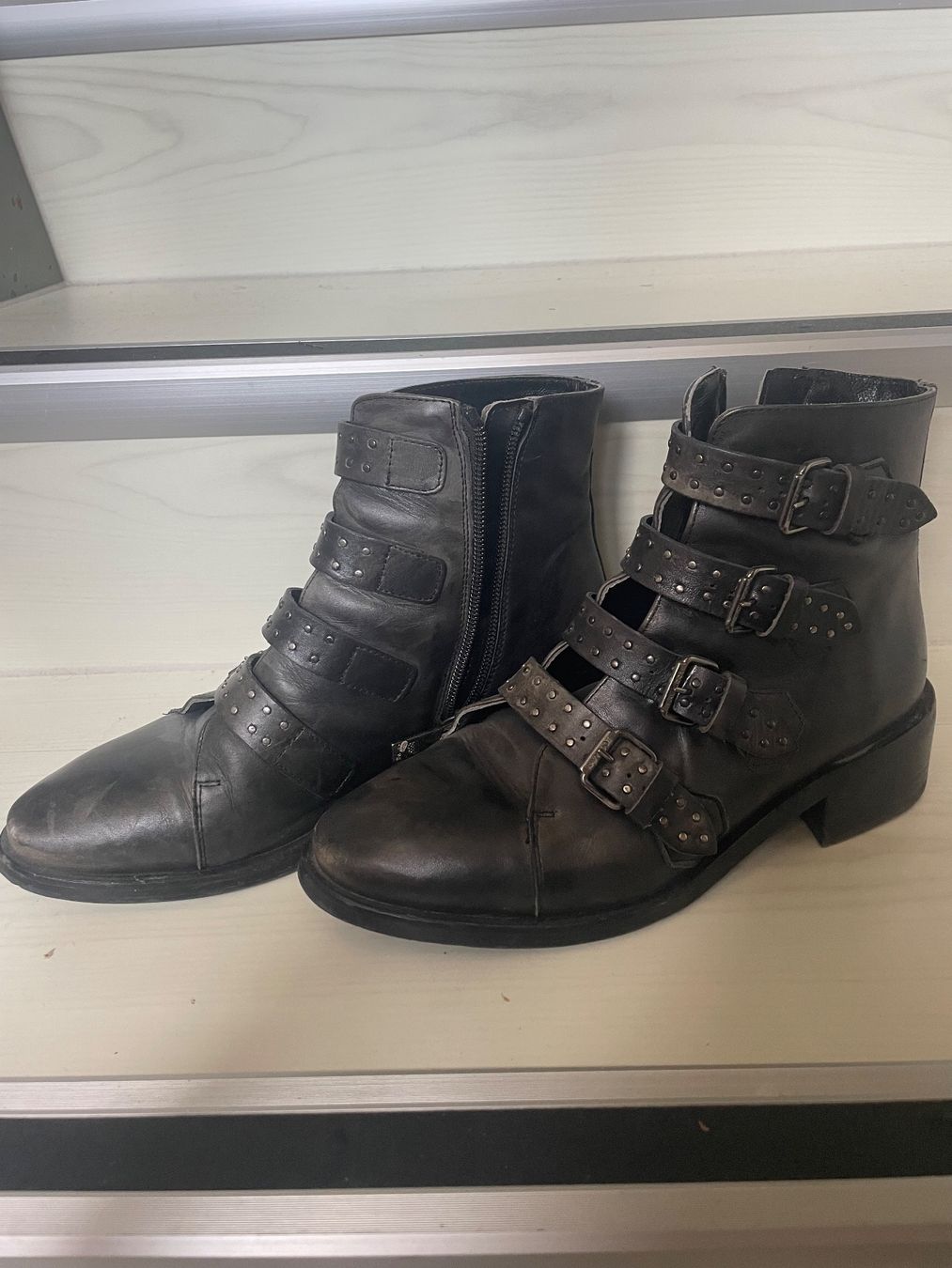 Navyboot Chaussures femmes: NAVYBOOT Boots / Stiefeletten, Schwarz – D'occasion à Zürich par tiiina4