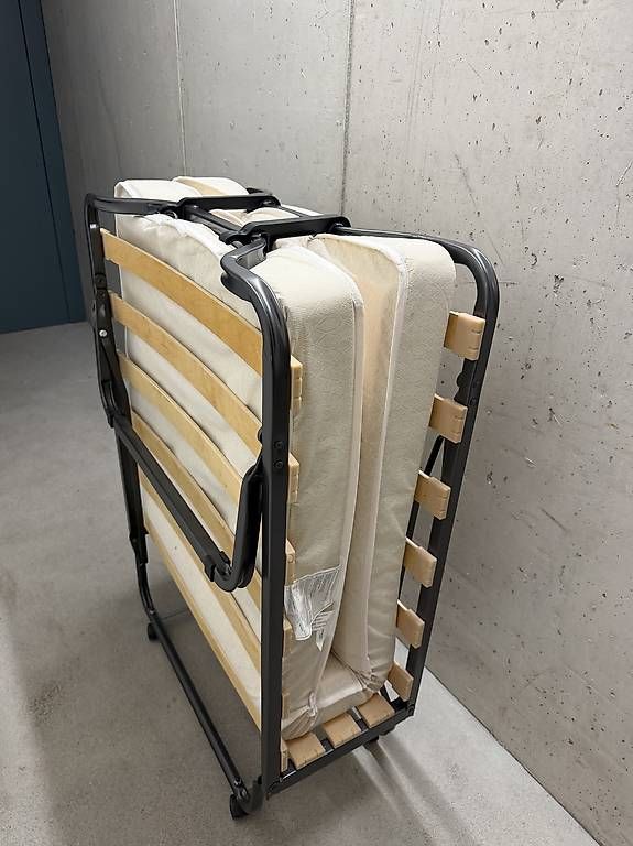 Letti: Klappbett / Gästebett mit Rollen – Usato da Thalwil venduto da chr_s9ck