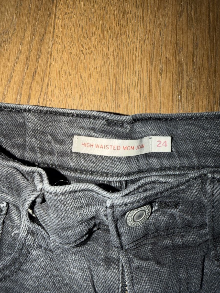 Levi's Jeans: Levi's High-Waisted Mom Jeans, W24 – Usato da Hittnau venduto da hansophia 1