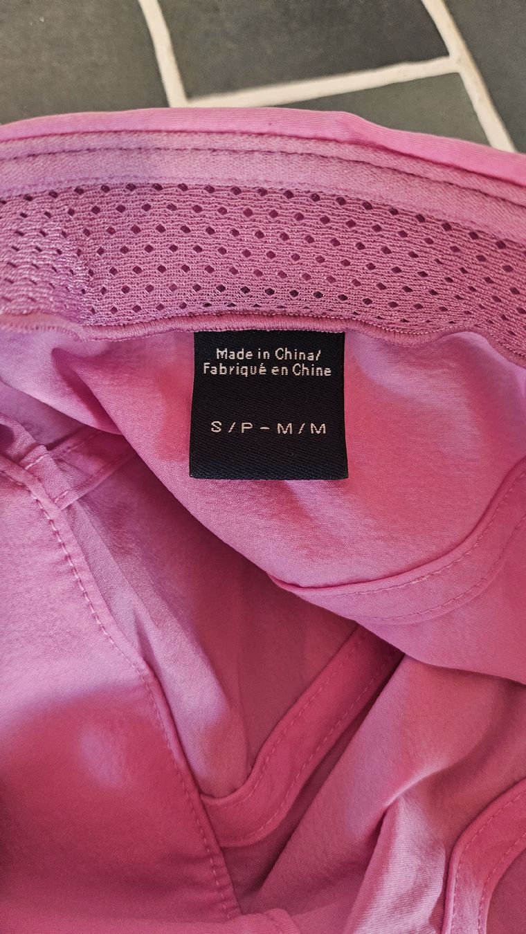 Arcteryx Copricapi, berretti & cappellini: Casquette Arc'teryx rose – Usato da Bulle venduto da tiff_1992 2