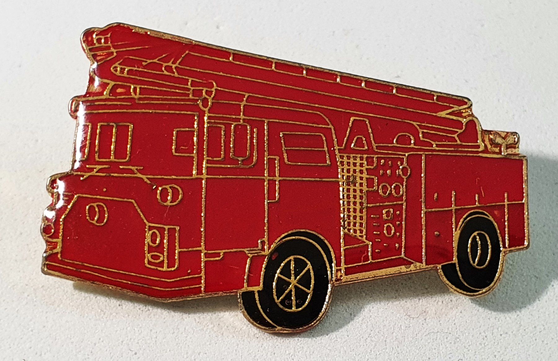 Placchette & Badge: BB022 - Pin Feuerwehr Lastwagen – Usato da Reinach BL venduto da Boston-Verkauf