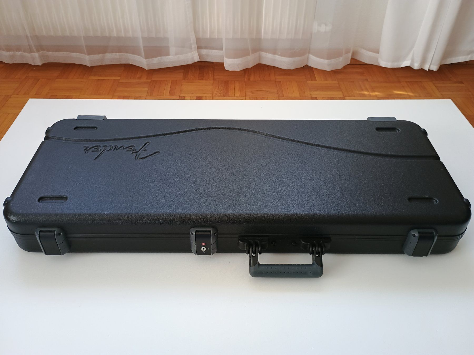 Covers & Schutzfolien: Deluxe Case - Stratocaster/Telecaster – Gebraucht aus Sion von zWild 2