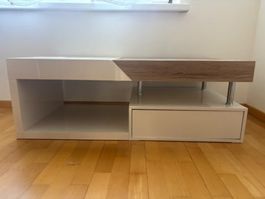Modernes TV-Lowboard in Weiss und Holzoptik