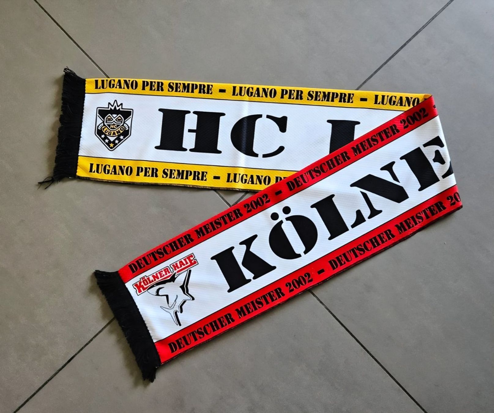 Foulard & Sciarpe: Fanschal HC Lugano Kölner Haie – Usato da Vogelsang AG venduto da villa9 1