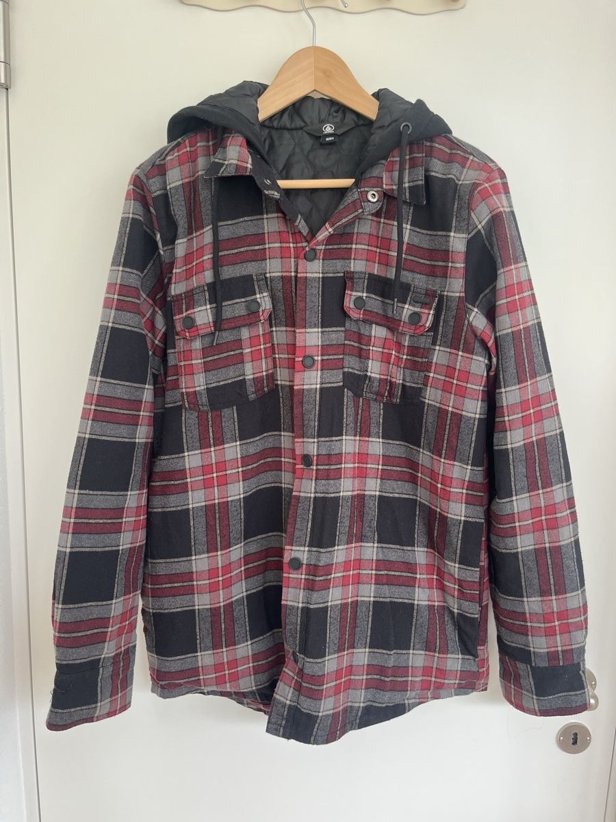 Volcom Jacken: Volcom Jacke mit Kapuze – Neu (gemäss Beschreibung) aus Flims Waldhaus von kat_gs8f