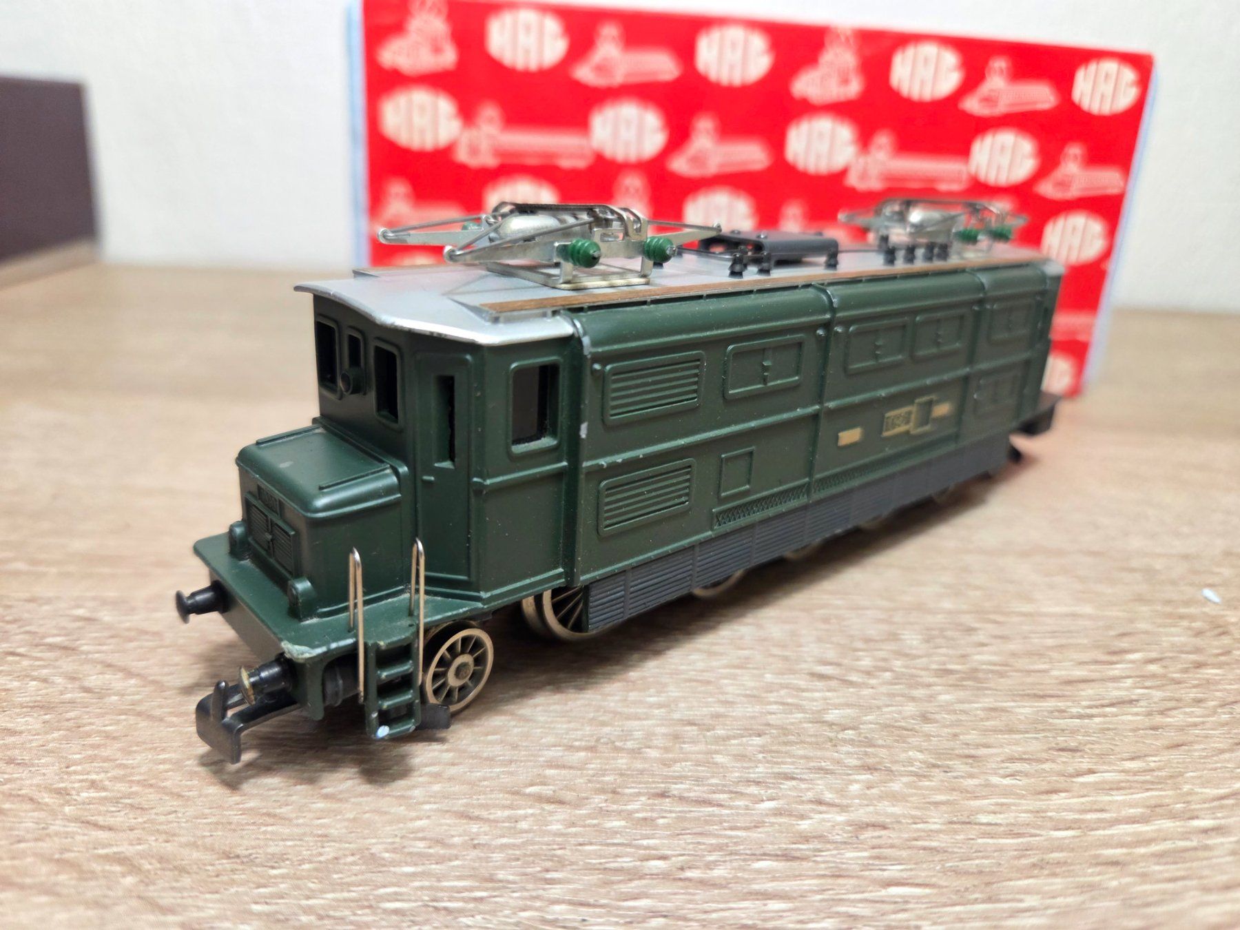 Hag Modellini di ferrovie: Hag 140 E-Lok Ae 4/7 SBB H0 (1) – Usato da St-Aubin-Sauges venduto da Lo_Go 2