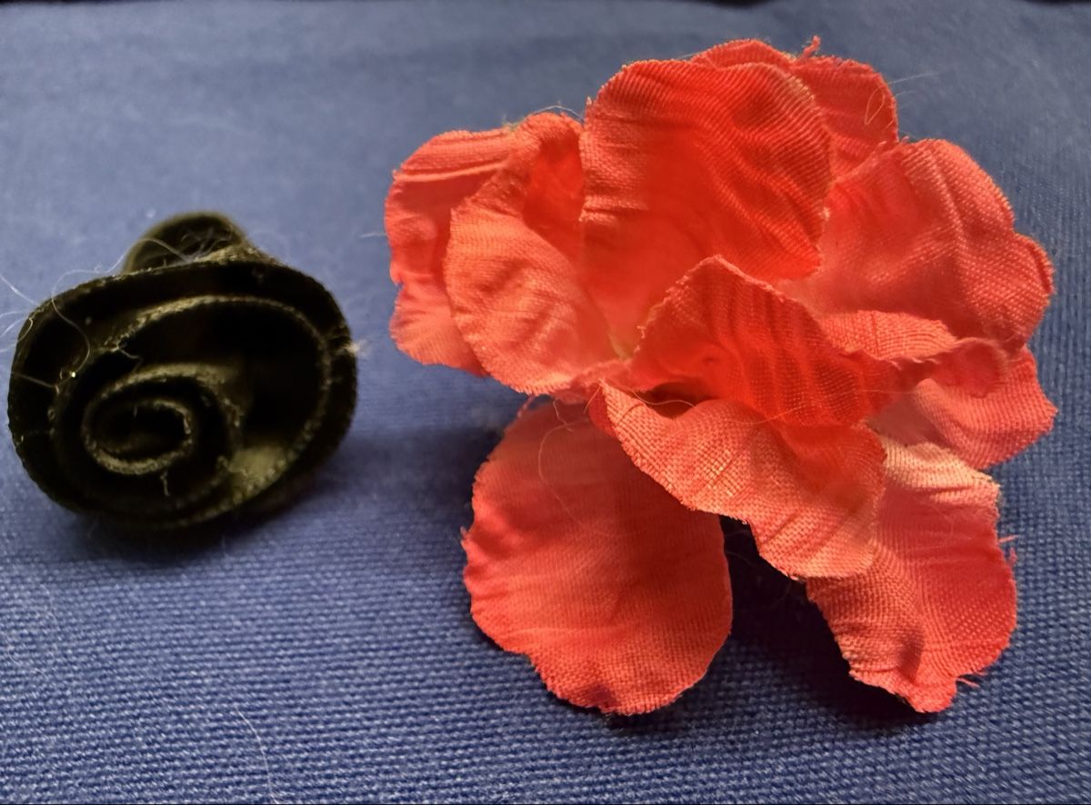 Tutte le decorazioni: 2 Stoffringe, 1xRosen, 1xHibiskus, oder Deko – Usato da Lyss venduto da Sibella56