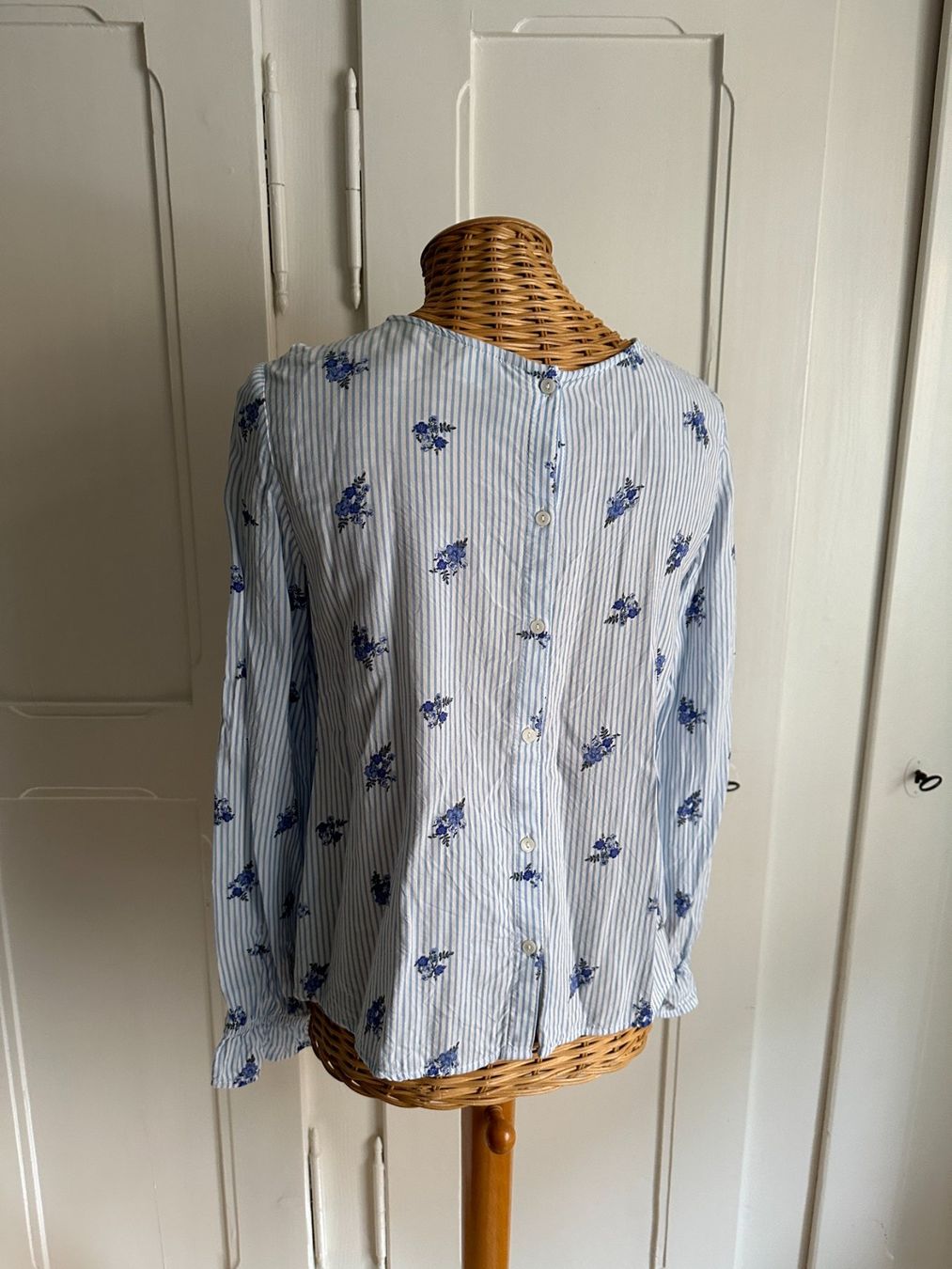 H&M Blusen: Blusenoberteil weiss-blau gestreift 34 – Gebraucht aus Zürich von Diazaio 2