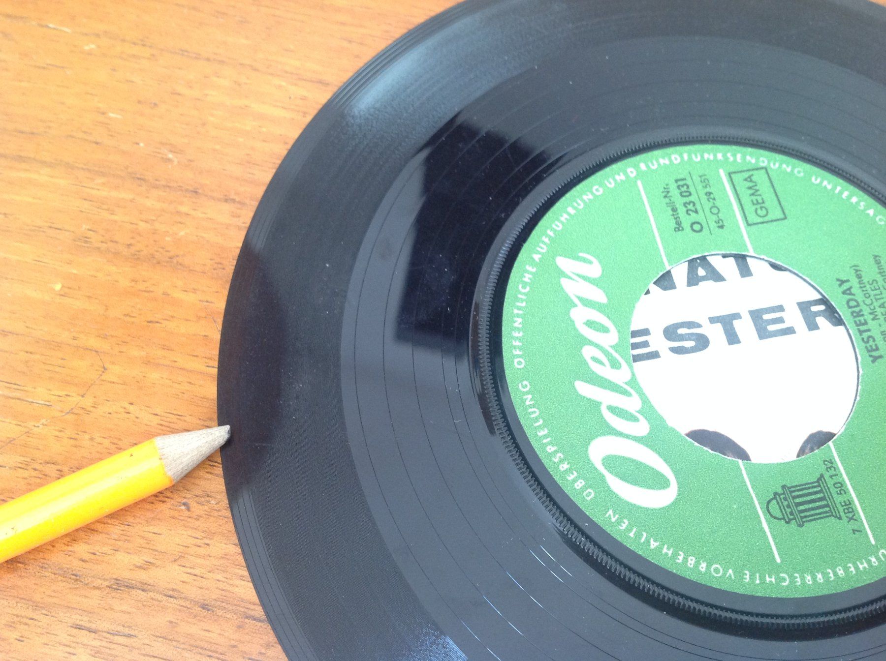 Schallplatten: 45 t disque Les Beatles - Yesterday – Gebraucht aus Vuiteboeuf von broticaire 2