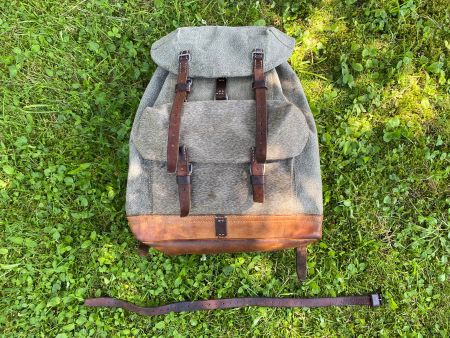 schöner Schweizer Militär Rucksack