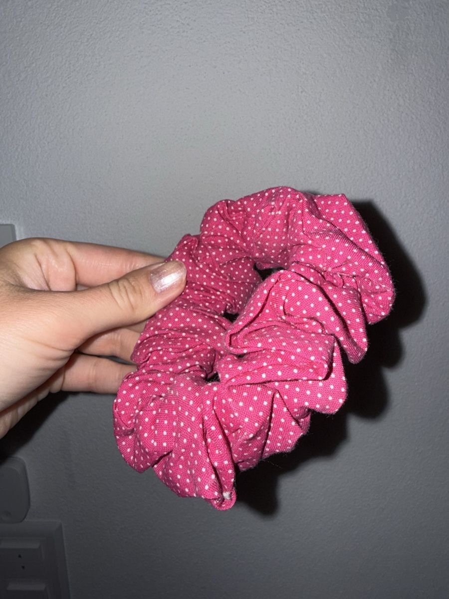 Accessoires pour cheveux: Pink Polka Dot Scrunchie  – Neuf (Voir description) à Bottmingen par Itsclaire
