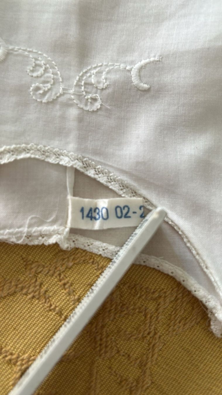 Tops: 2 canottiere in cotone bianco per neonati – Gebraucht aus Melano von H-Sara 2
